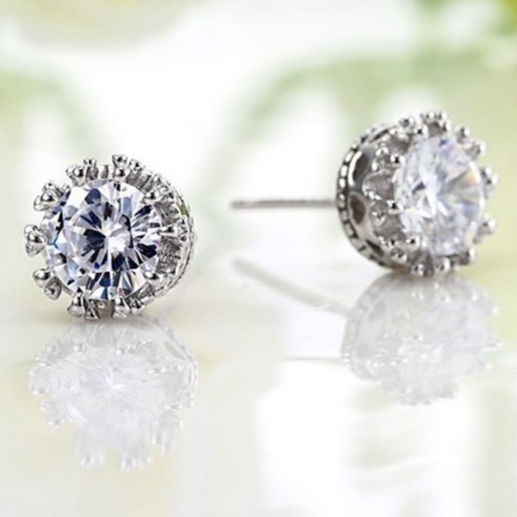 925 Sterling Silver Diamond Stud Earrings - Picture 4 of 5